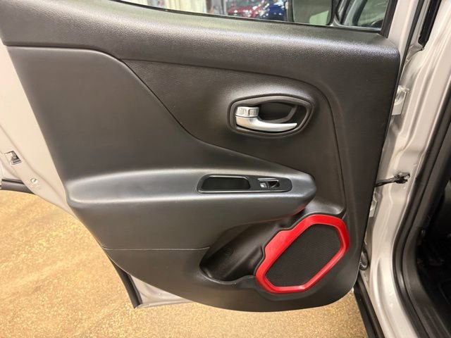 Used 2017 Jeep Renegade Trailhawk image 20