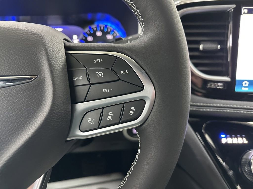 New 2026 Chrysler Pacifica Limited image 32