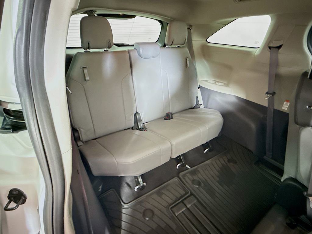 Certified 2022 Toyota Sienna XLE FWD image 23