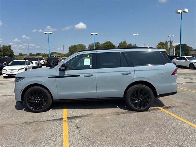 New 2025 Lincoln Navigator Reserve w/ Jet Appearance Package image 8