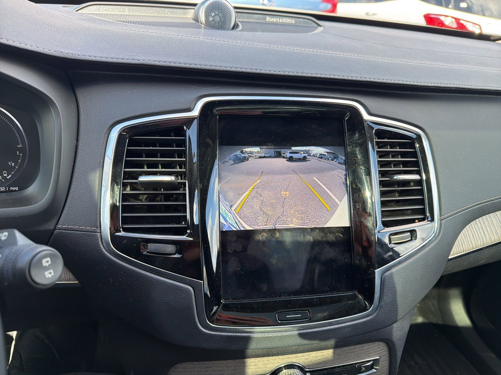 Used 2021 Volvo XC90 T8 Inscription w/ Lounge Package image 9