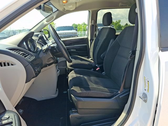 Used 2019 Dodge Grand Caravan SE FWD image 16
