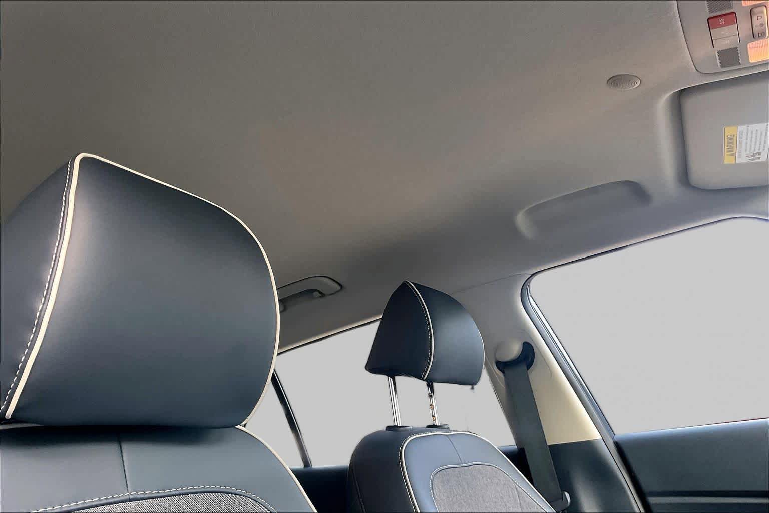 Certified 2025 Hyundai Venue Limited FWD image 14