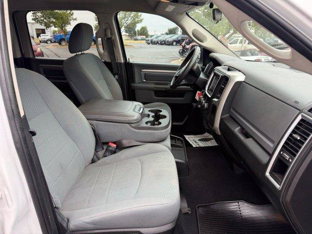 Used 2020 RAM 1500 Classic SLT AWD/4WD image 3