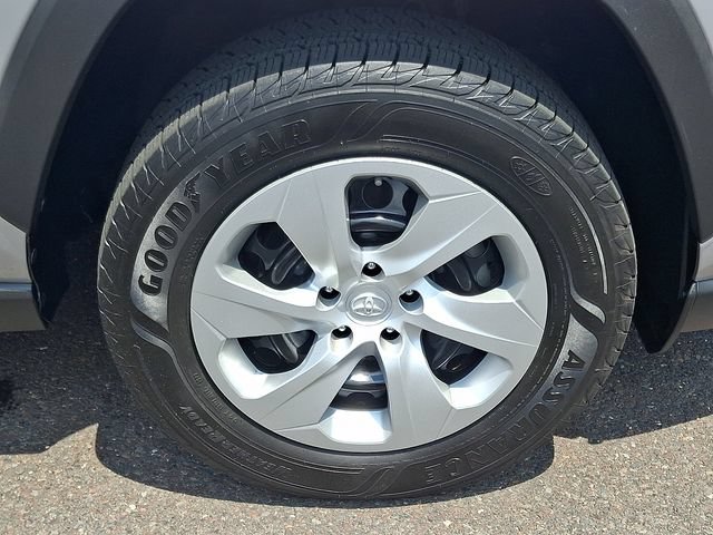 Used 2019 Toyota RAV4 LE w/ Carpet Mat Package AWD/4WD image 8