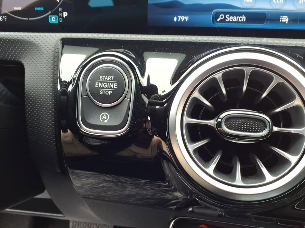 Used 2025 Mercedes-Benz CLA 250 image 25
