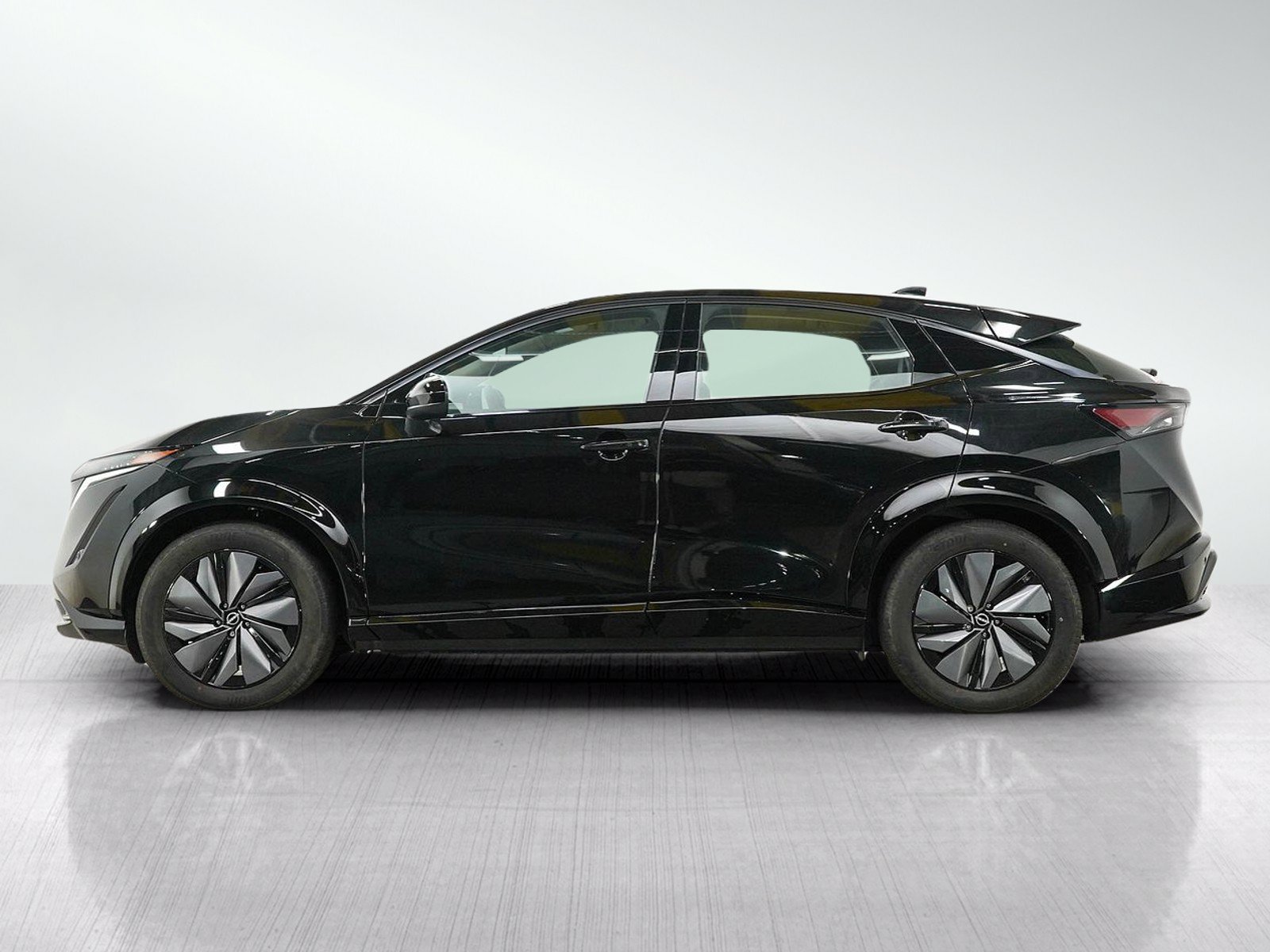 Used 2024 Nissan Ariya AWD image 2