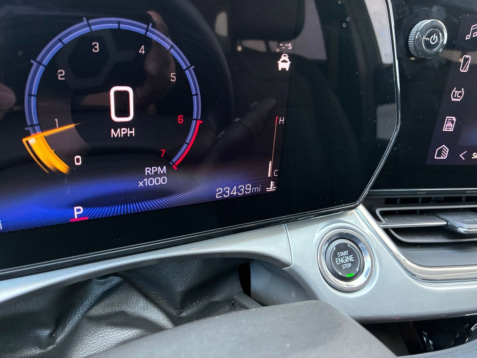 Used 2025 Chevrolet Trax LT image 39