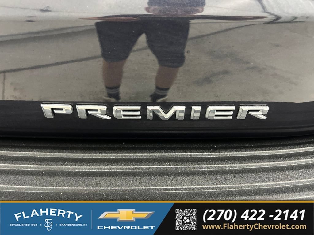 Used 2025 Chevrolet Suburban Premier AWD/4WD image 18