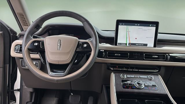 Used 2022 Lincoln Aviator Reserve w/ Equipment Group 201A image 9