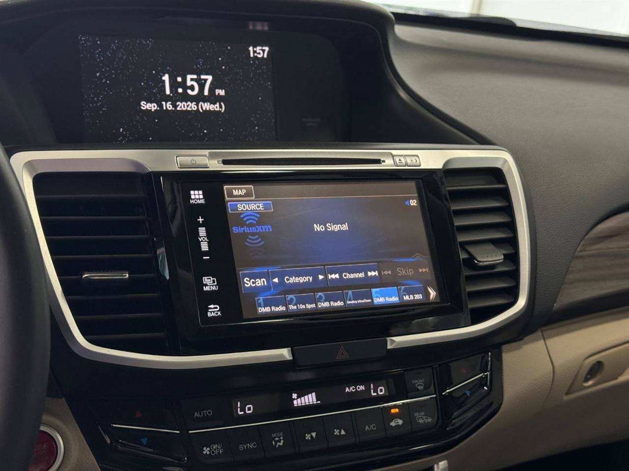 Used 2016 Honda Accord Touring image 18