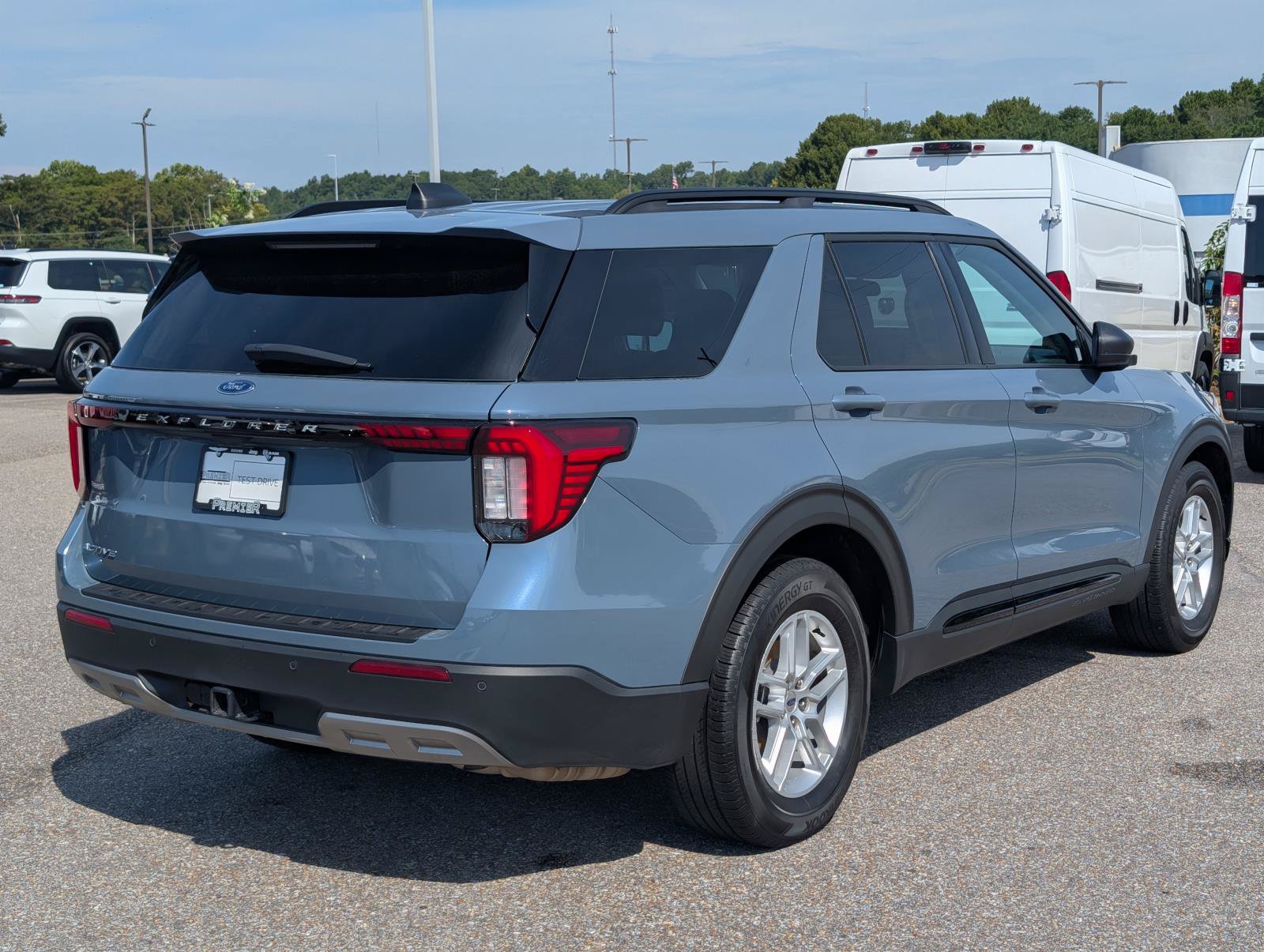 Used 2026 Ford Explorer Active w/ Active Comfort Package RWD image 5