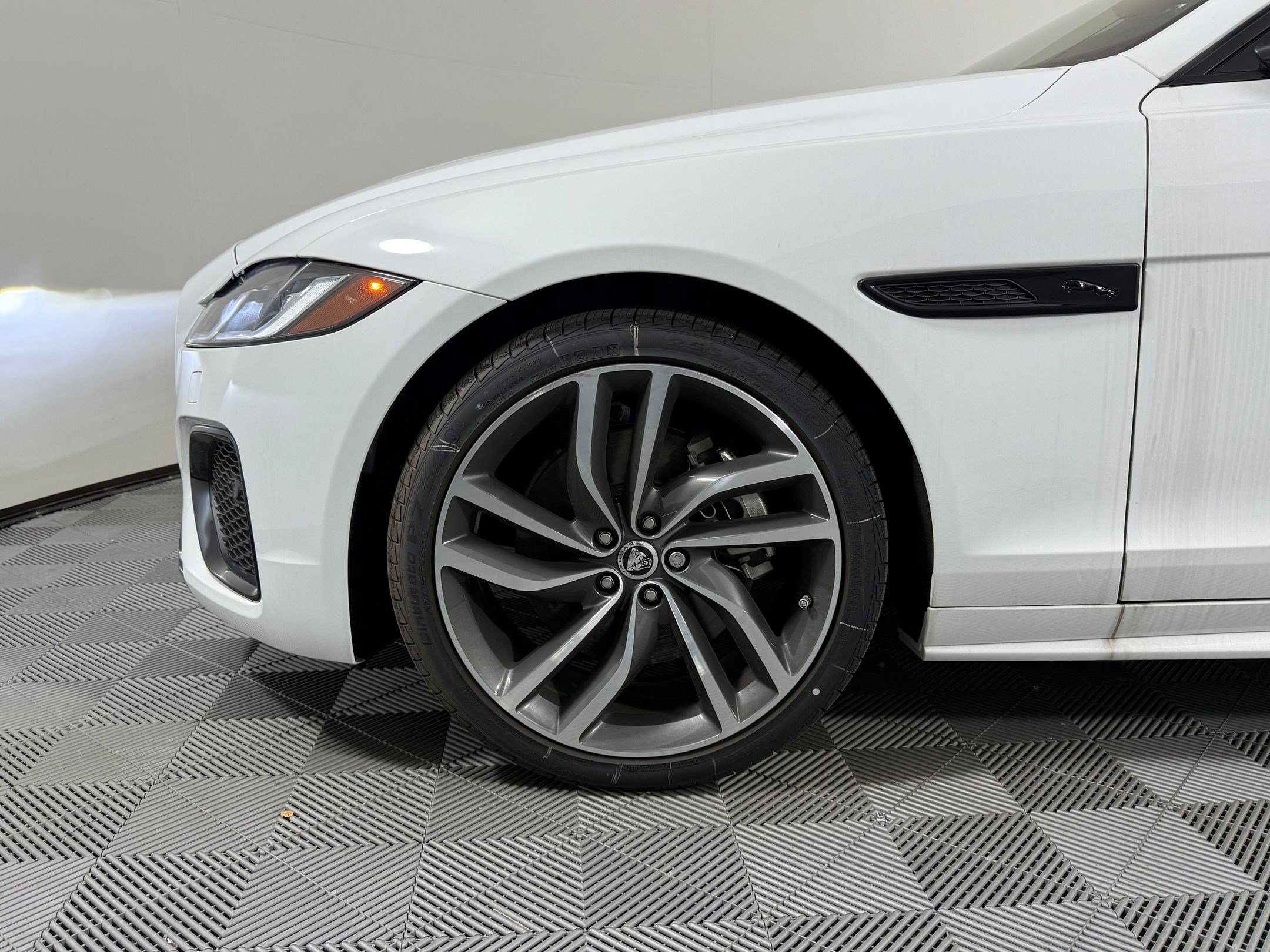 Used 2024 Jaguar XF R-Dynamic SE AWD/4WD image 11