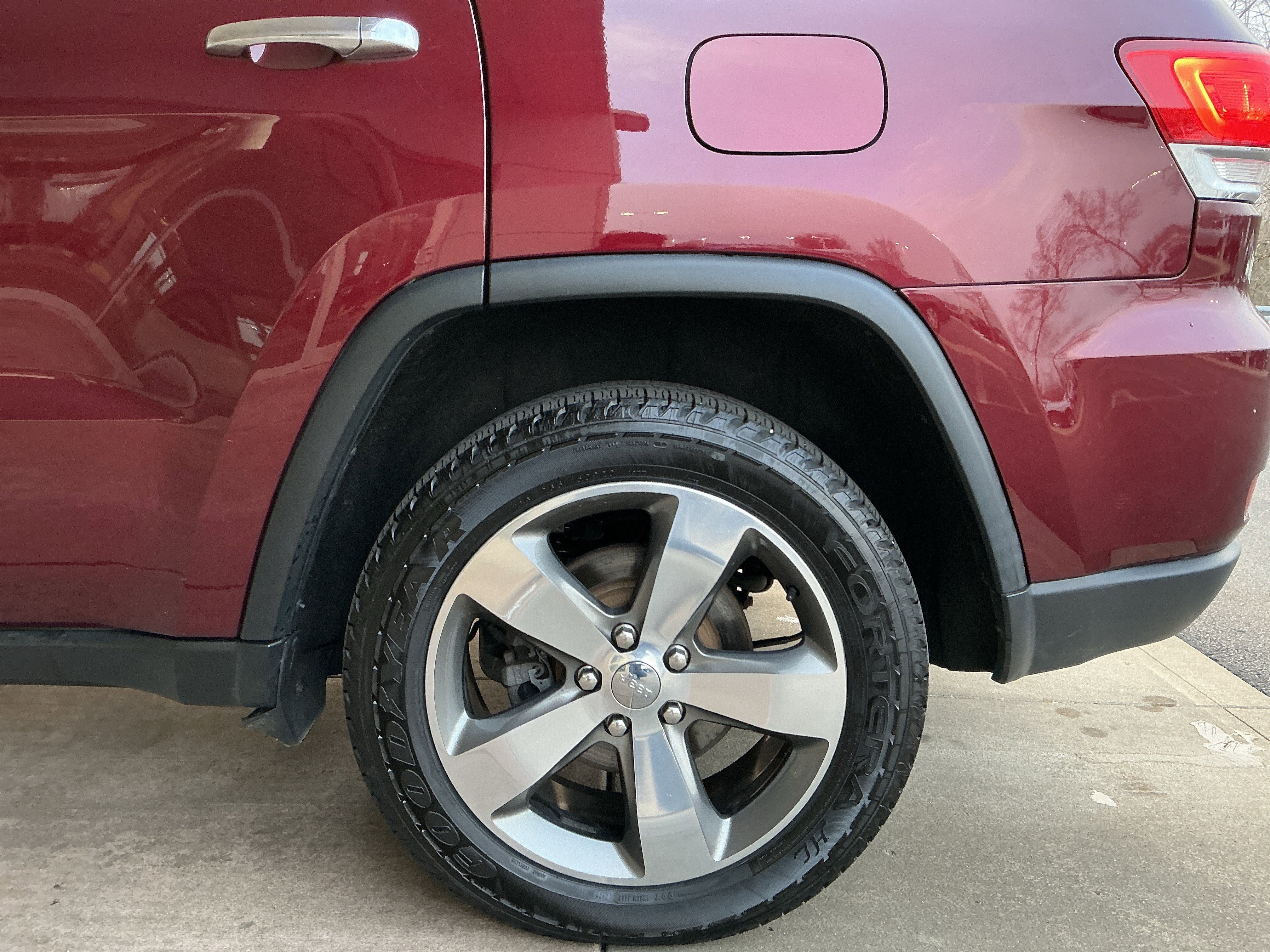 Used 2016 Jeep Grand Cherokee Limited w/ Luxury Group II image 23