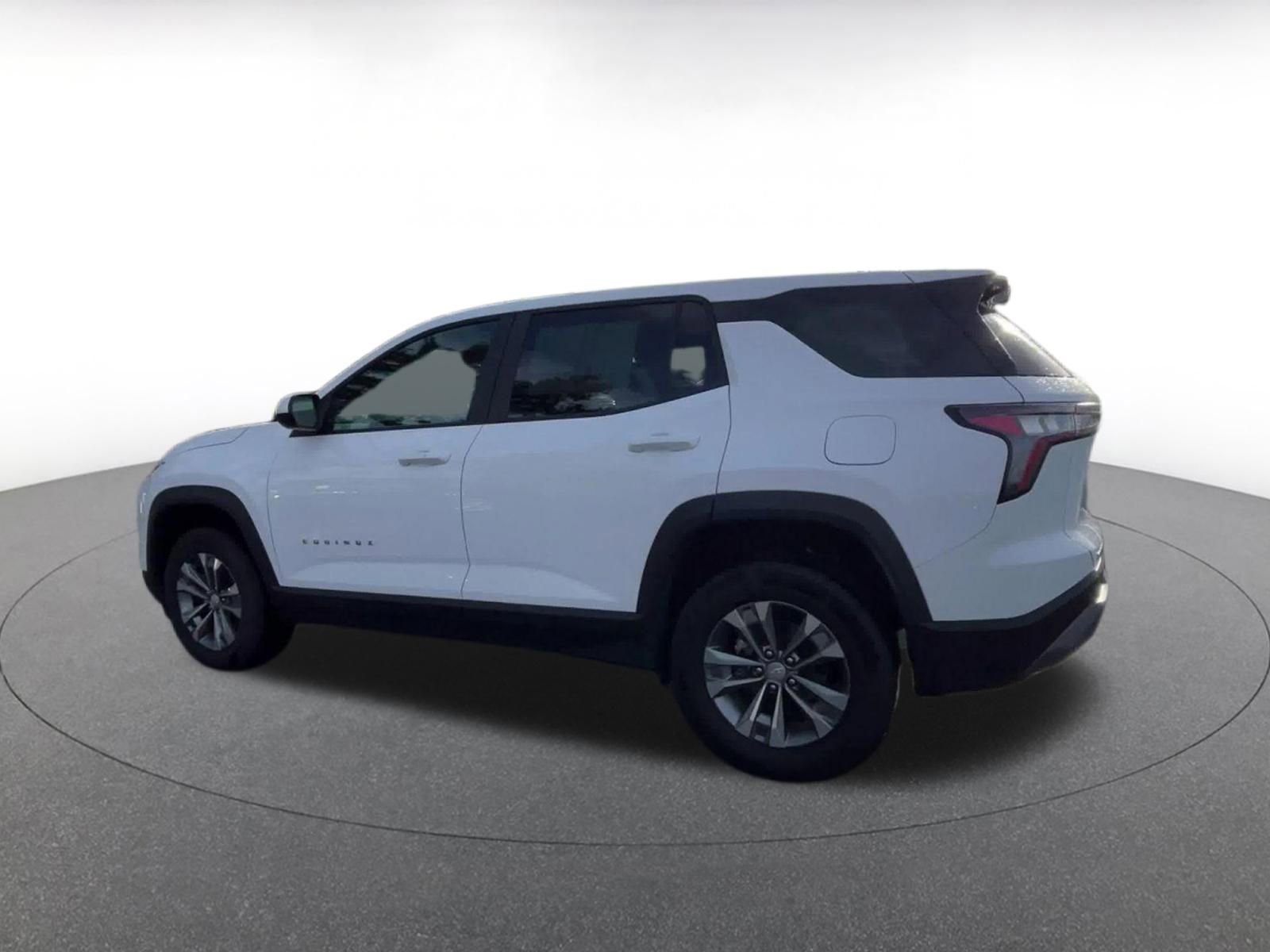 Used 2025 Chevrolet Equinox LT AWD/4WD image 10