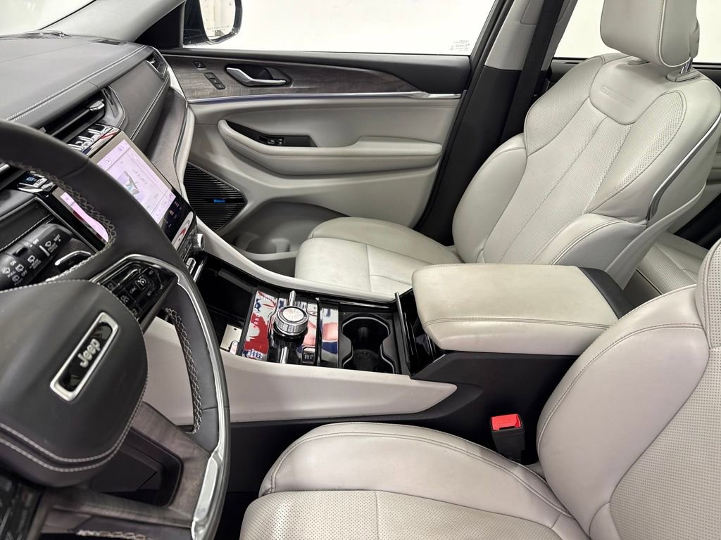 Used 2022 Jeep Grand Cherokee Overland w/ Luxury Tech Group IV image 28