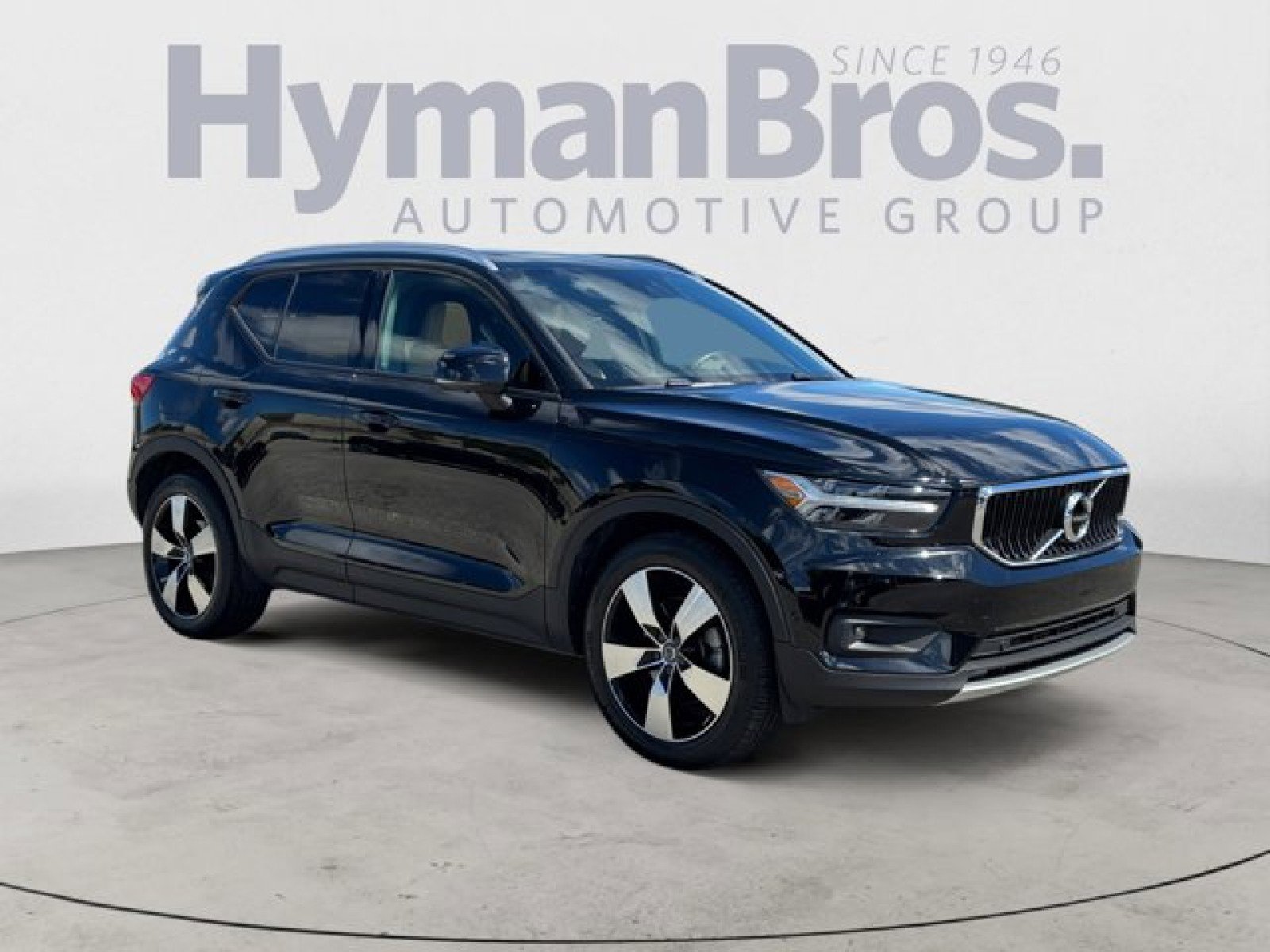 Used 2019 Volvo XC40 T5 Momentum image 1