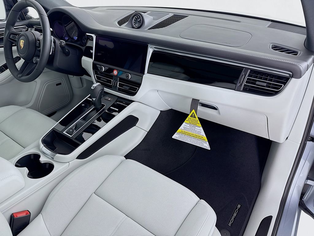 New 2026 Porsche Macan Turbo image 32