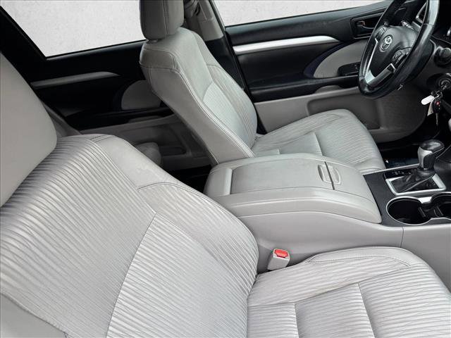 Used 2018 Toyota Highlander Plus AWD/4WD image 20