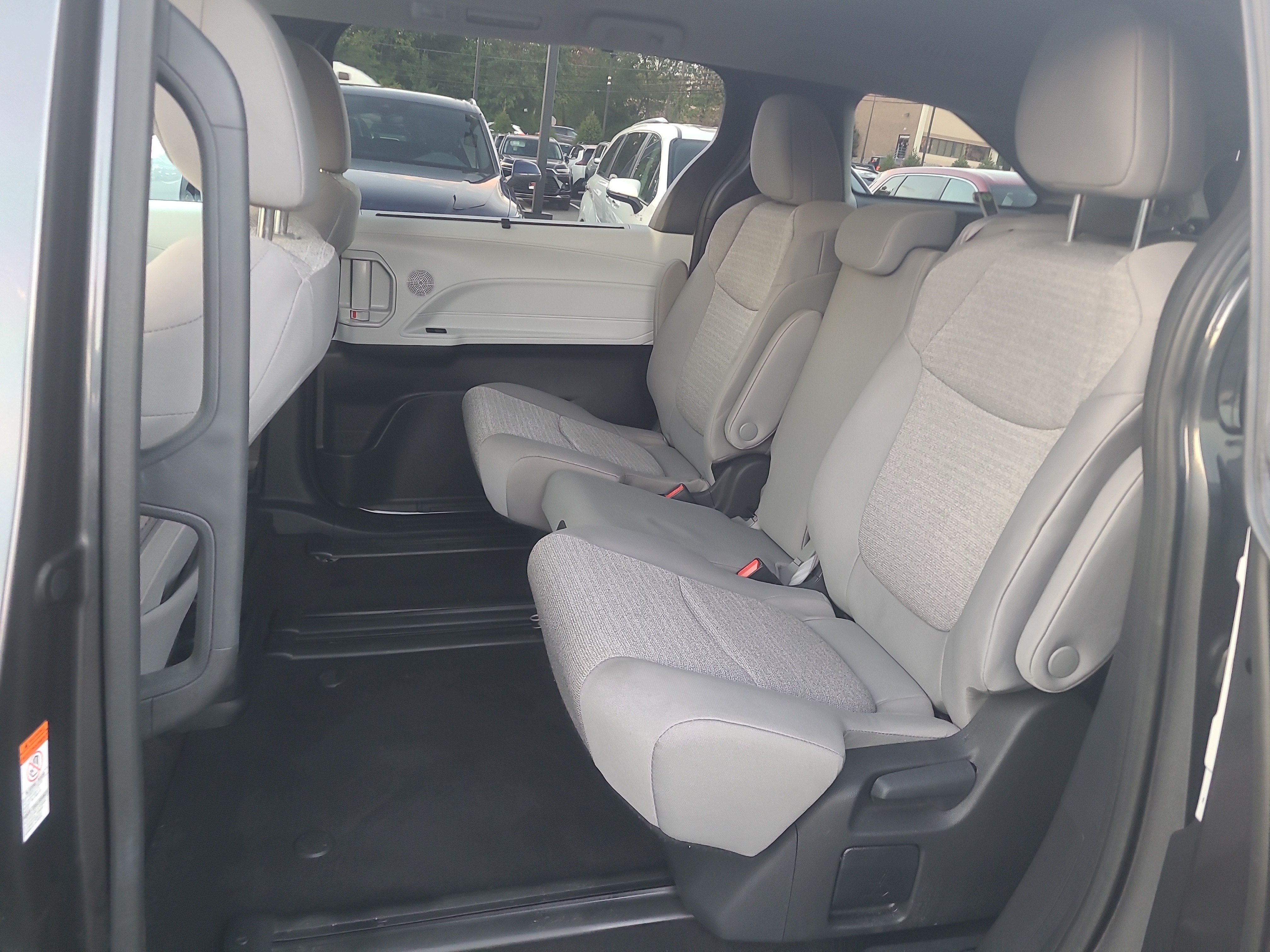Certified 2025 Toyota Sienna LE FWD image 27