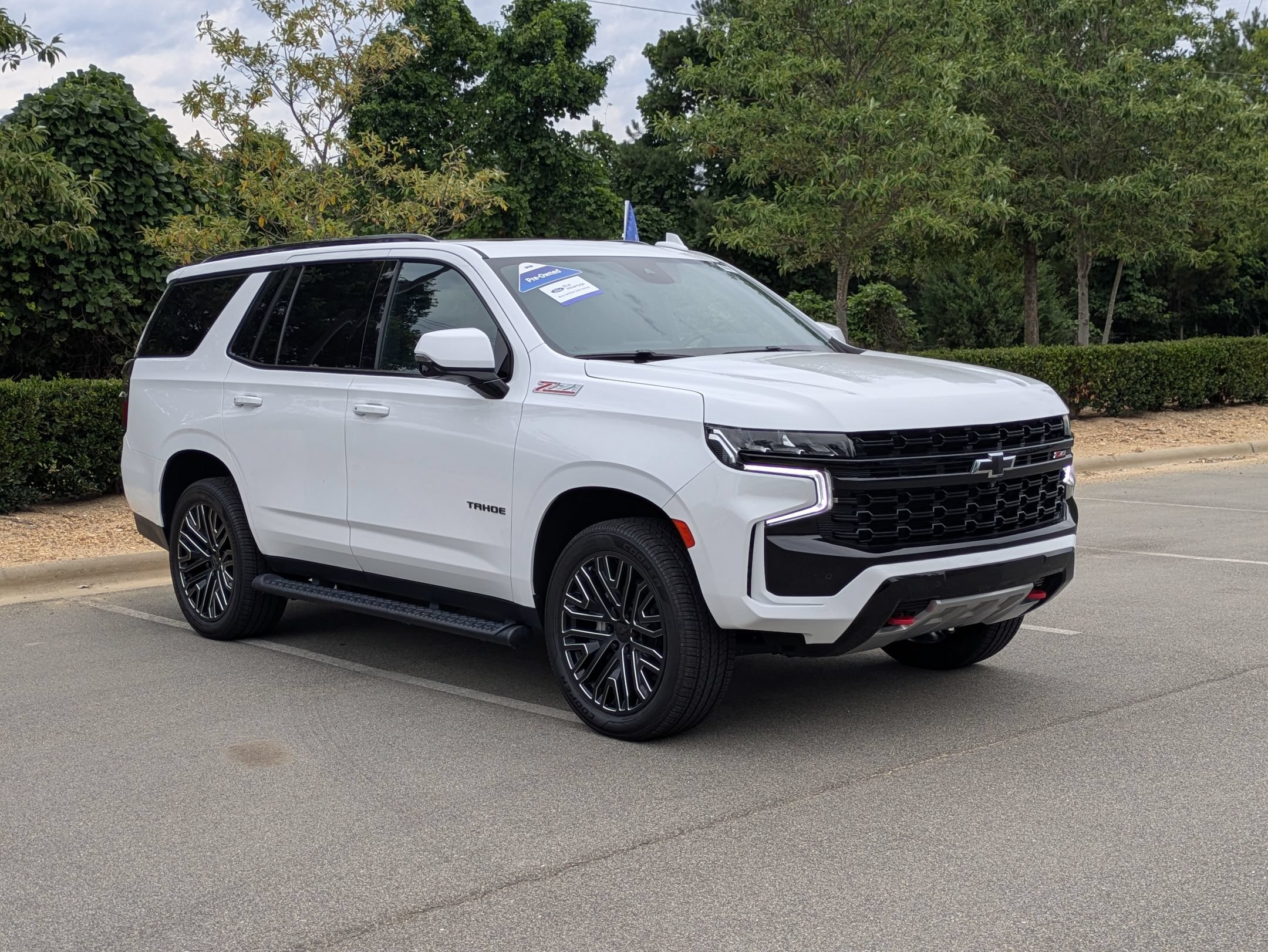 Used 2023 Chevrolet Tahoe Z71 w/ Luxury Package AWD/4WD image 1