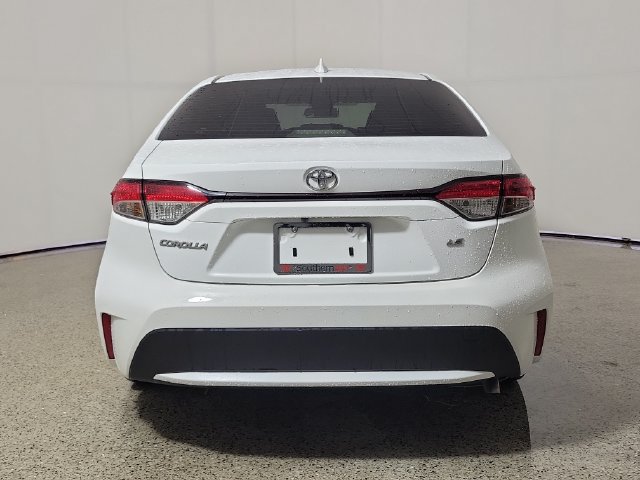 Used 2022 Toyota Corolla LE FWD image 4
