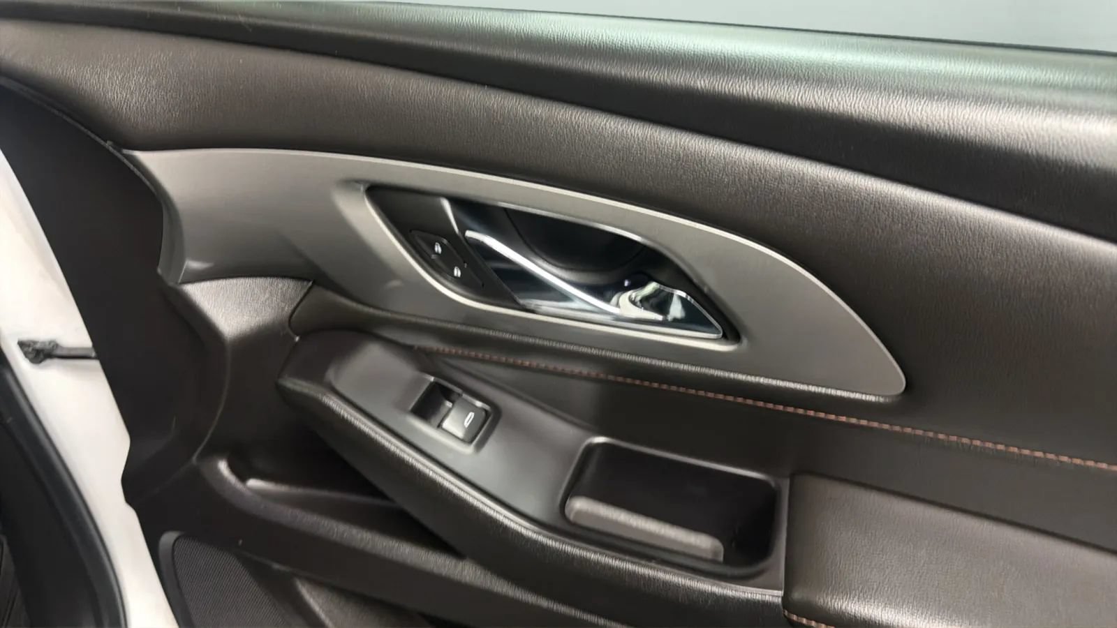 Used 2019 Chevrolet Traverse LT FWD image 18