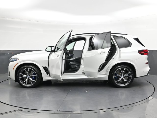 Used 2025 BMW X5 M60i AWD/4WD image 40