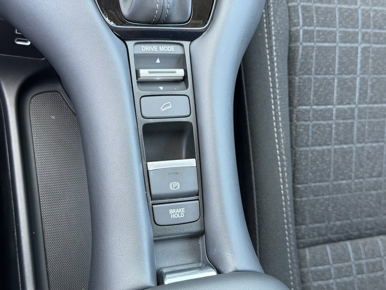 Used 2025 Honda HR-V LX image 30