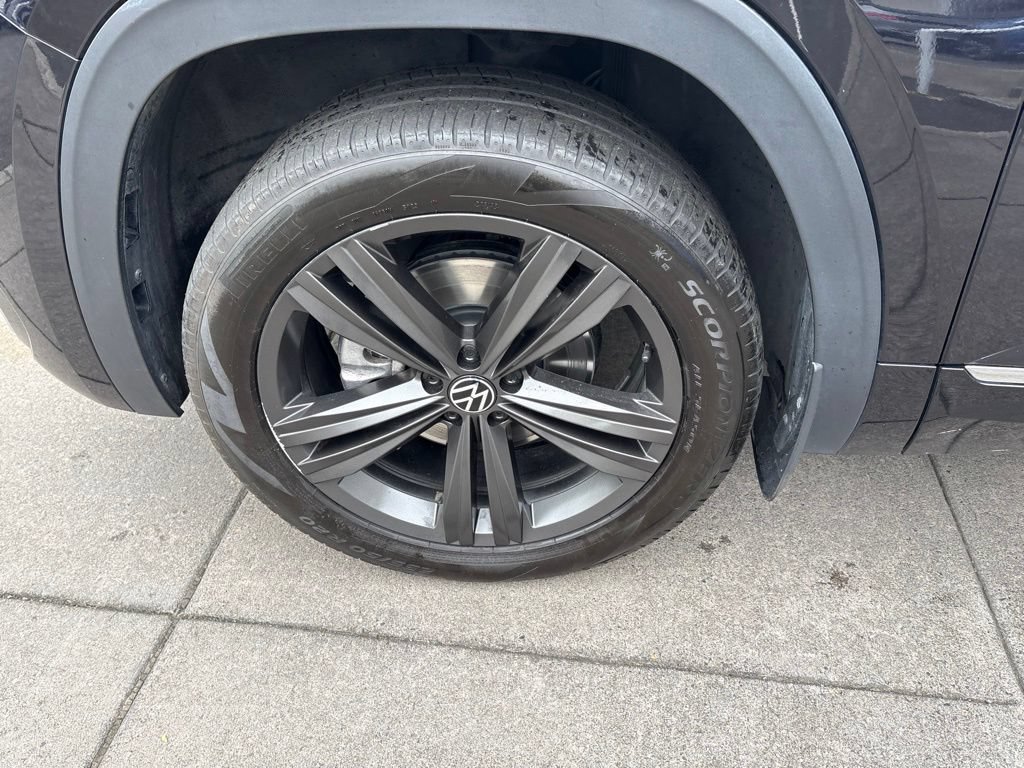 Used 2022 Volkswagen Atlas SEL R-Line AWD/4WD image 11