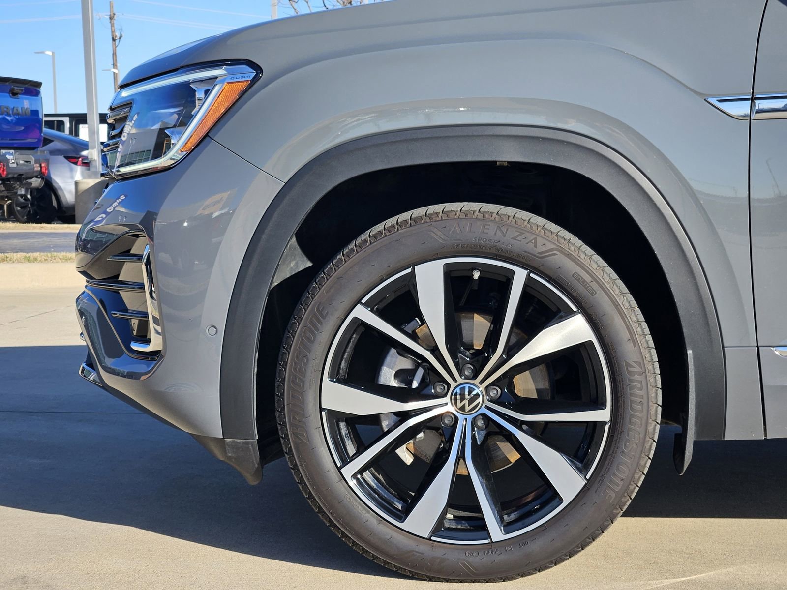 Used 2025 Volkswagen Atlas SEL Premium R-Line image 11