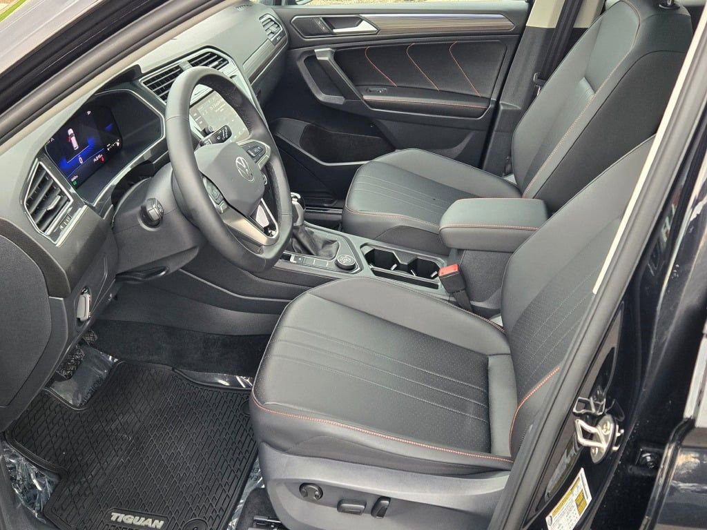 Used 2024 Volkswagen Tiguan Wolfsburg Edition image 28