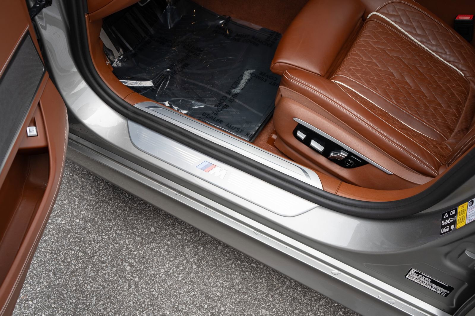 Used 2022 BMW 750i xDrive w/ Autobahn Package image 30