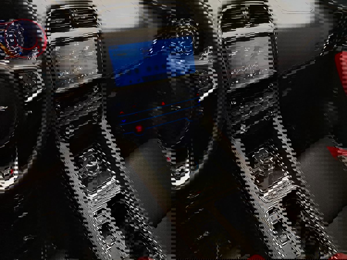 Used 2019 Jaguar F-PACE S image 21