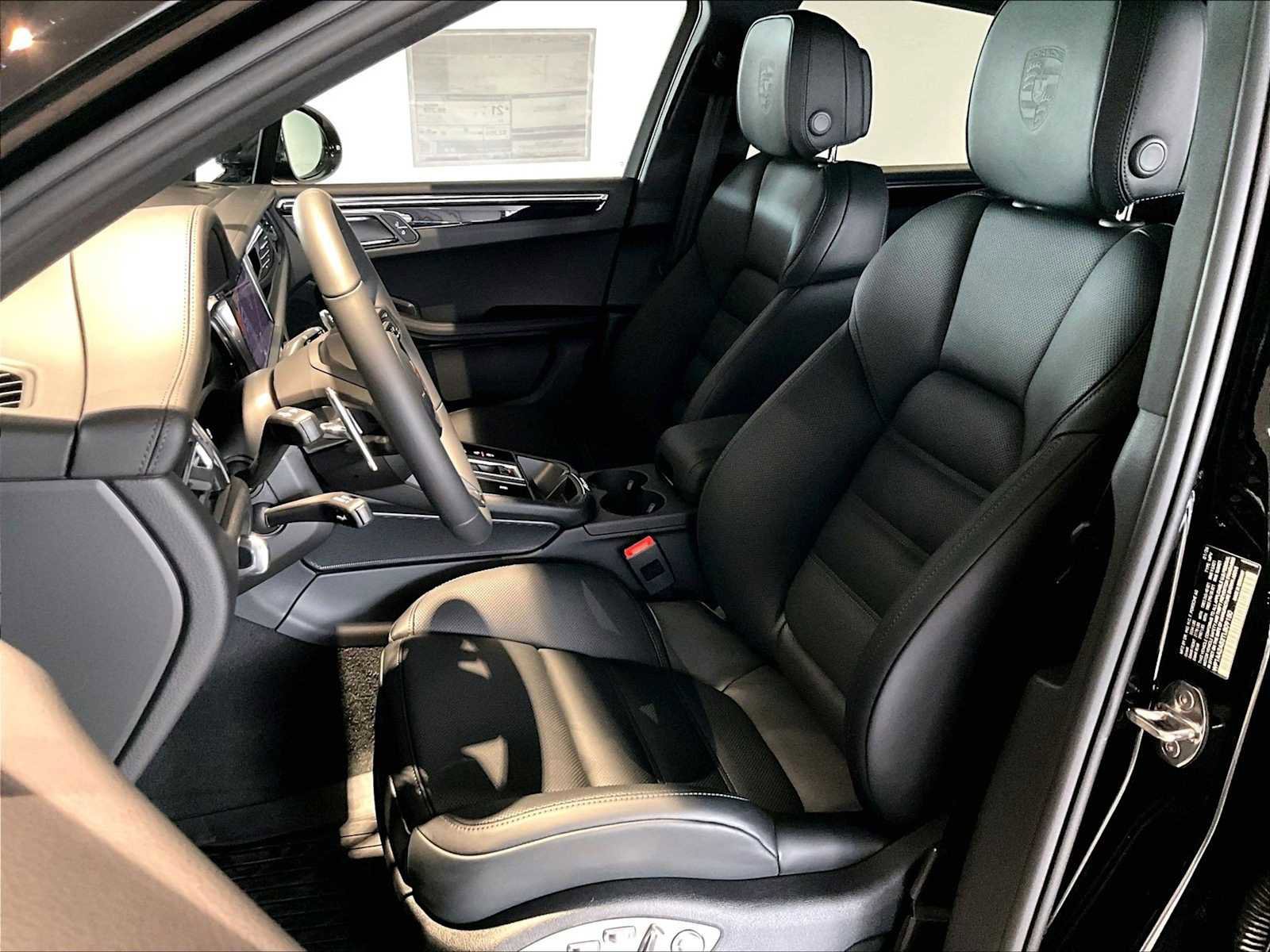 New 2026 Porsche Macan AWD/4WD image 5