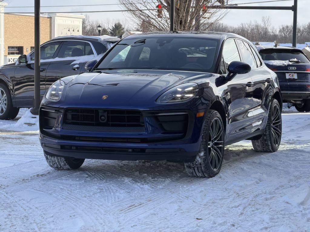 Used 2024 Porsche Macan BASE image 11