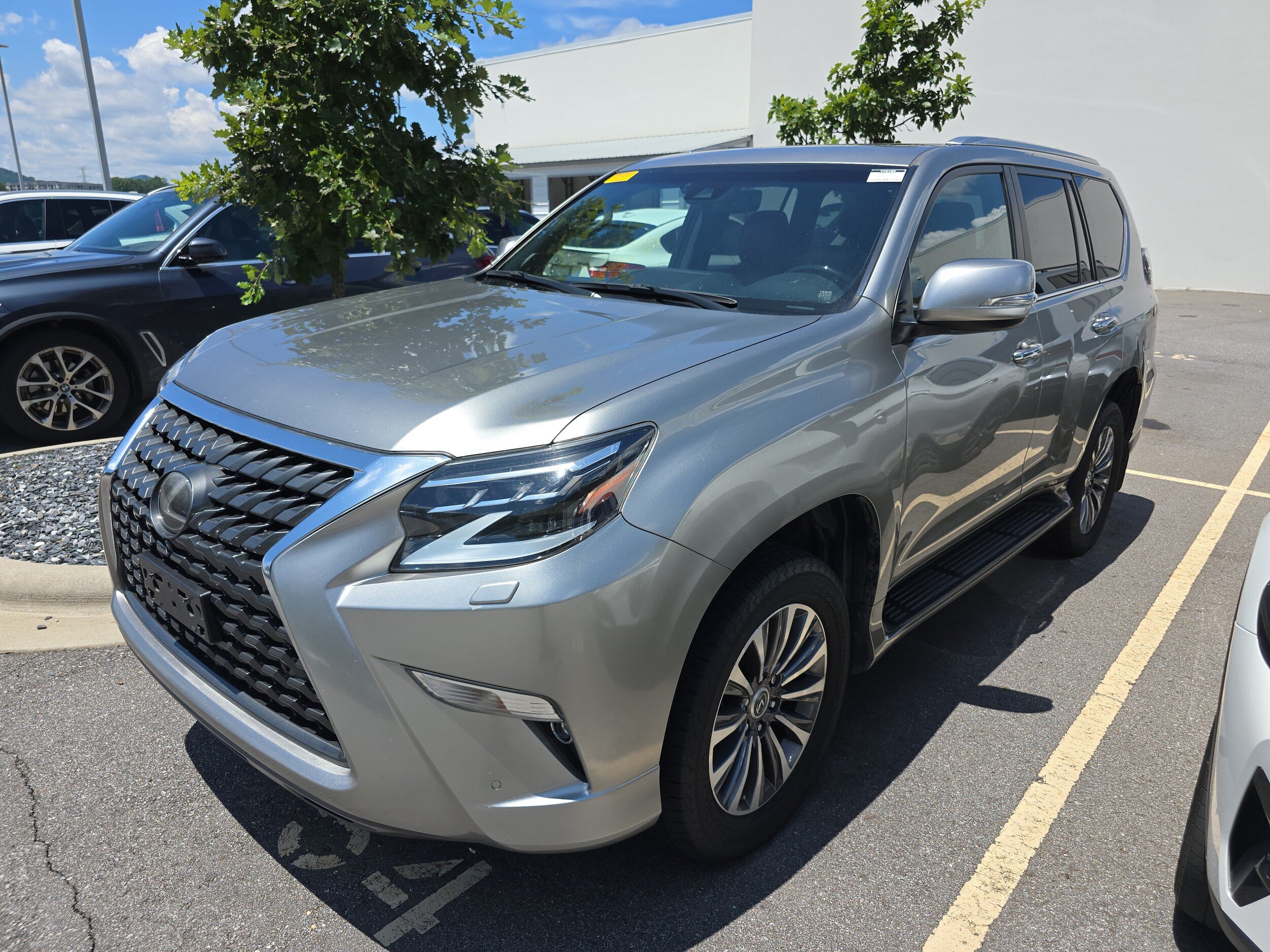 Used 2021 Lexus GX 460 Luxury w/ Accessory Package AWD/4WD image 4