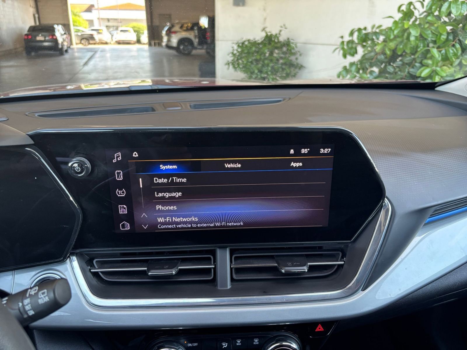 Used 2025 Chevrolet Trax LT FWD image 20