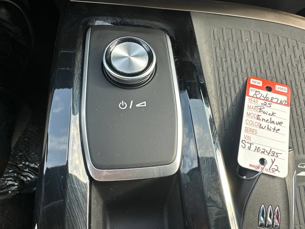 Used 2025 Buick Enclave Avenir AWD/4WD image 19