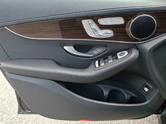 Used 2019 Mercedes-Benz GLC 300 4MATIC image 12