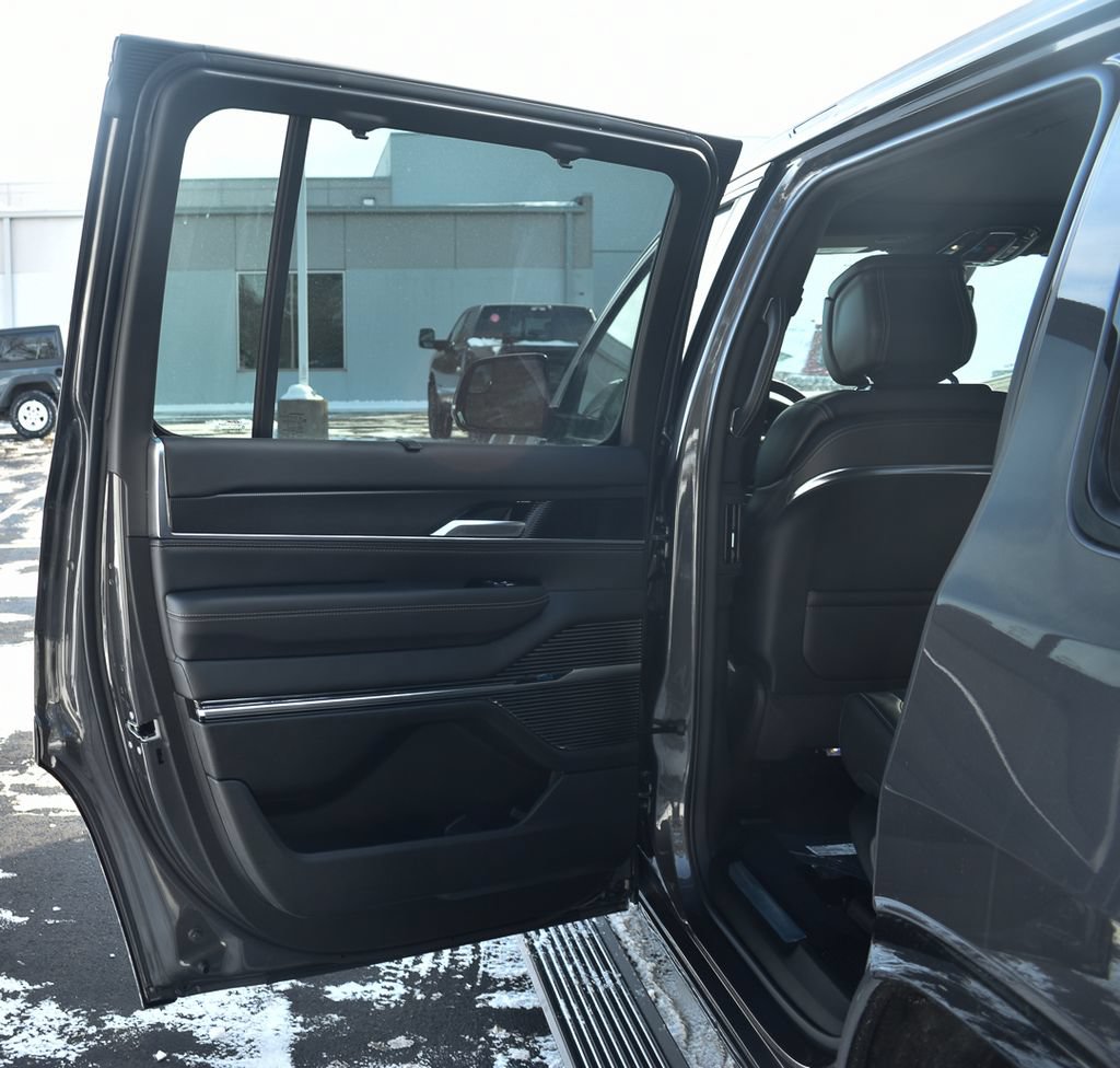 New 2026 Jeep Grand Wagoneer Summit w/ Premium Group III AWD/4WD image 31