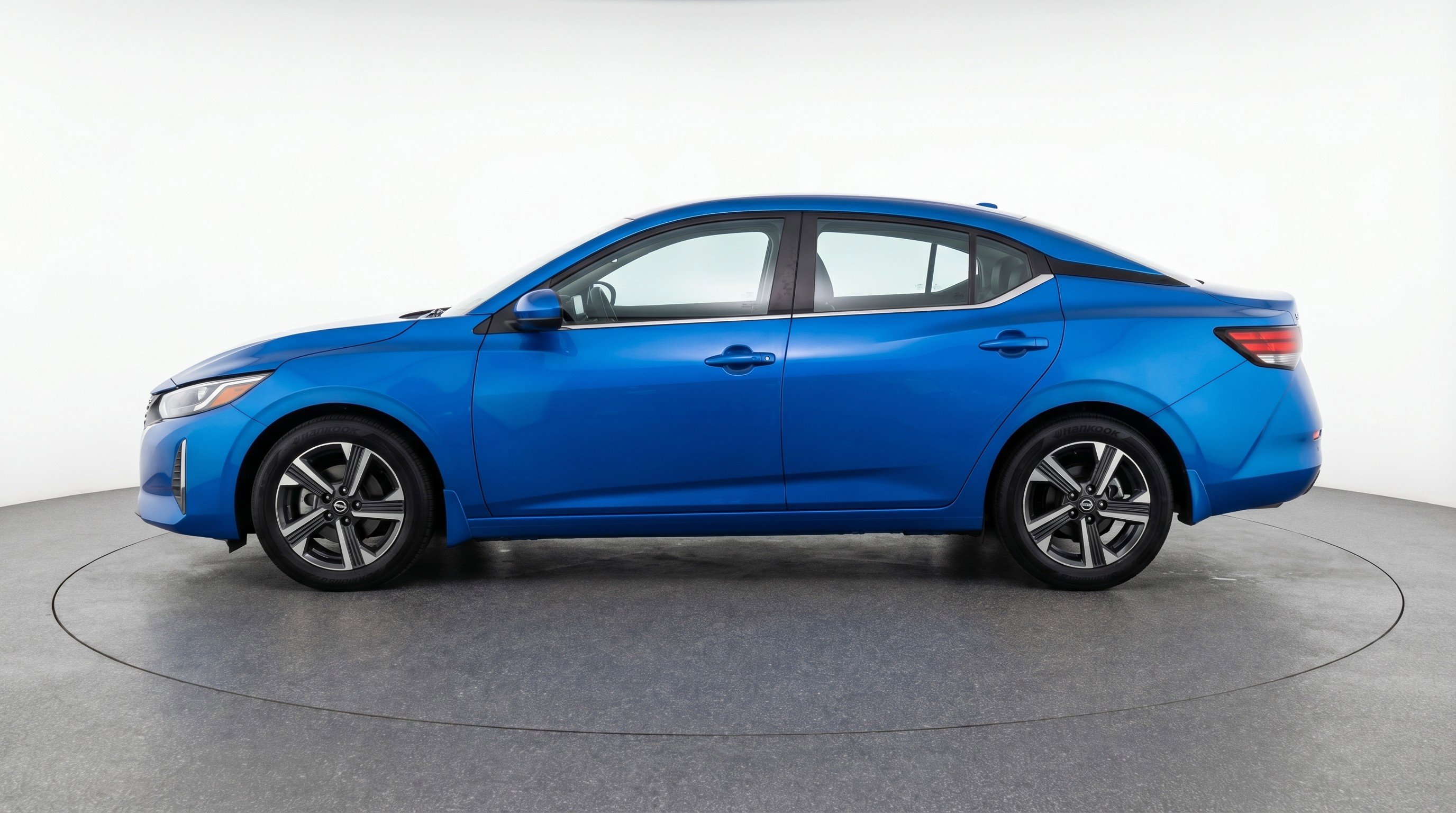 Used 2025 Nissan Sentra SV FWD image 5