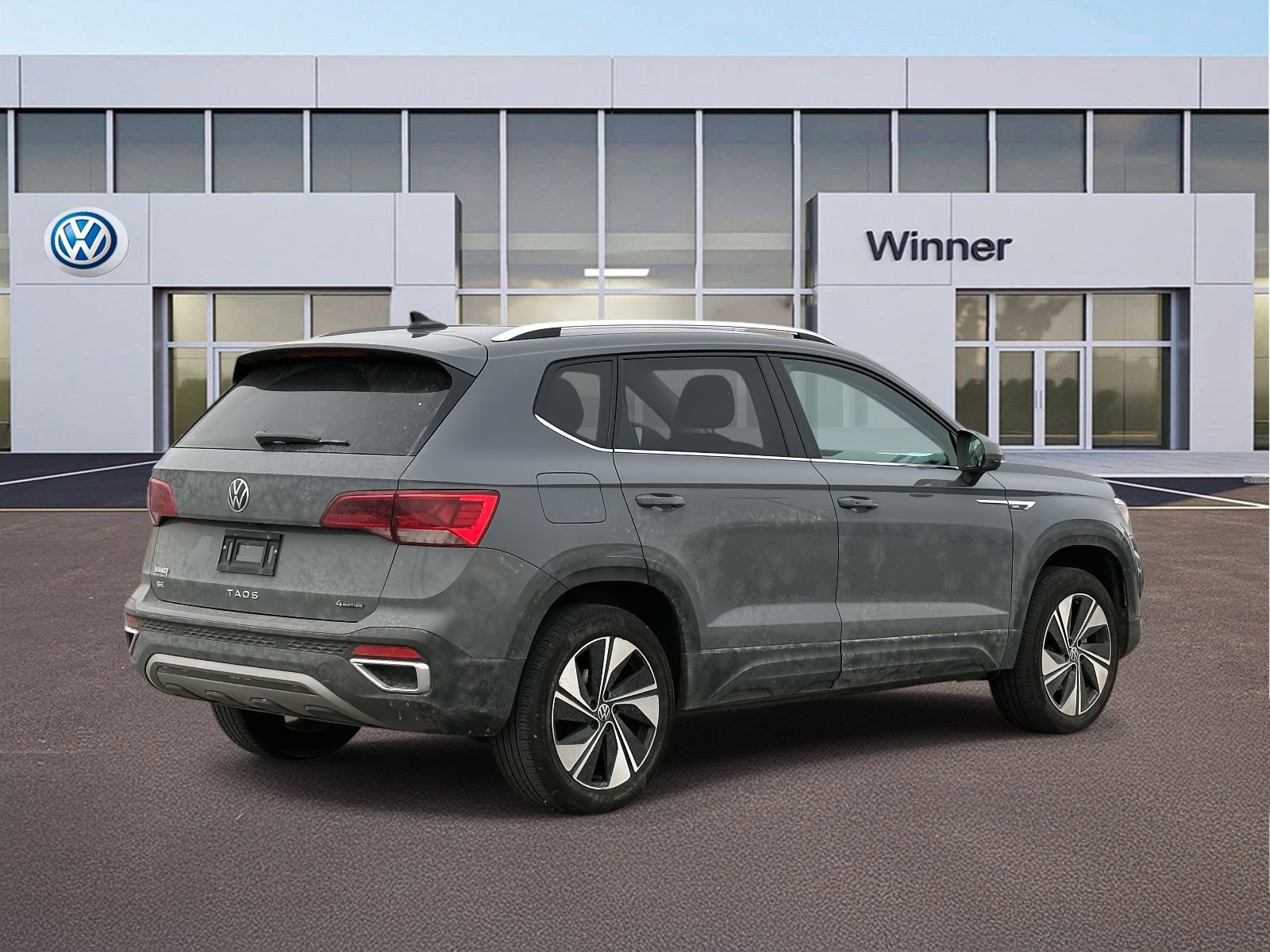 Used 2024 Volkswagen Taos SE w/ Panoramic Sunroof Package image 4