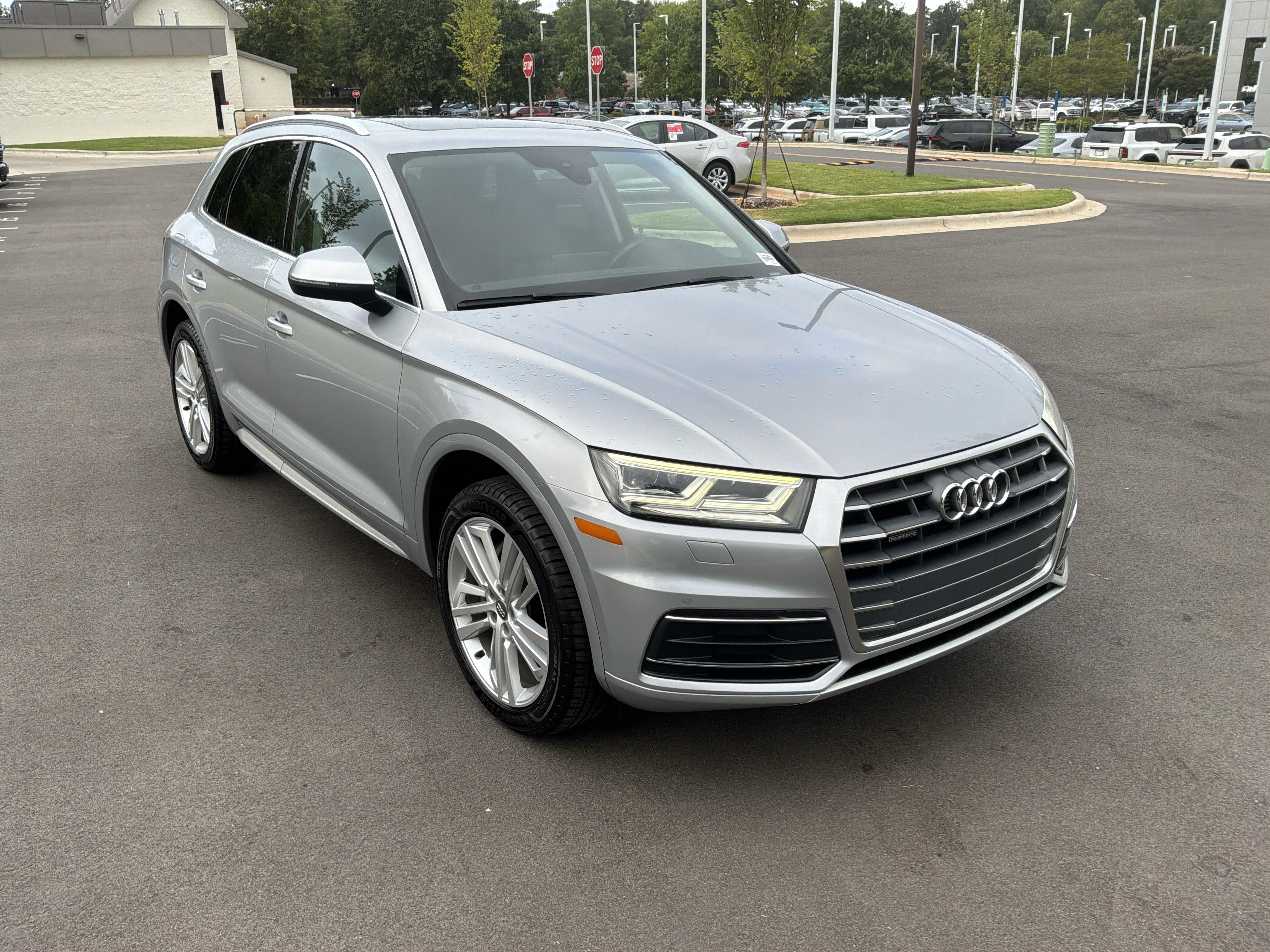 Used 2019 Audi Q5 2.0T Premium Plus w/ Premium Plus Package AWD/4WD image 2