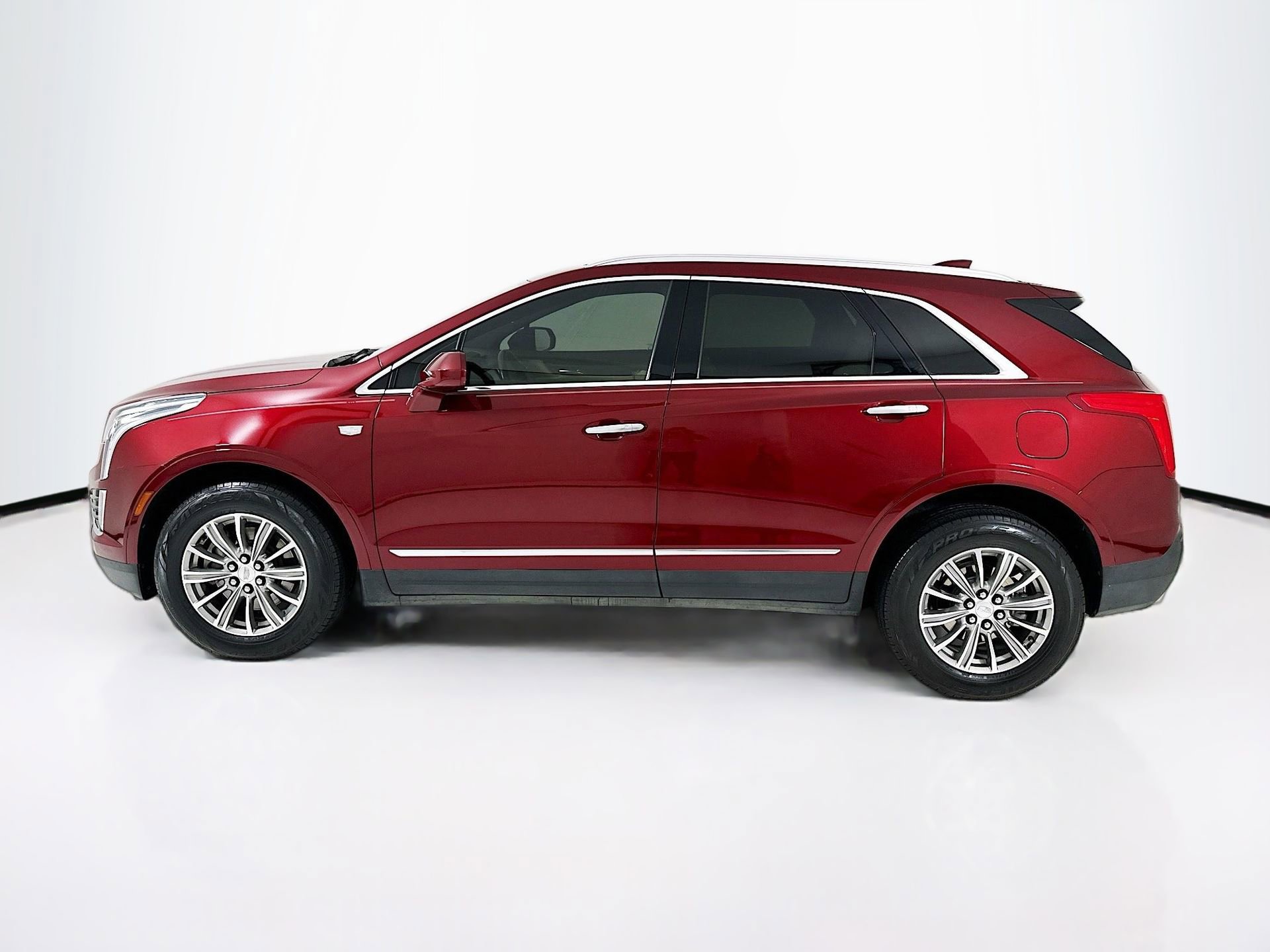 Used 2017 Cadillac XT5 Luxury w/ Driver Awareness Package FWD image 5