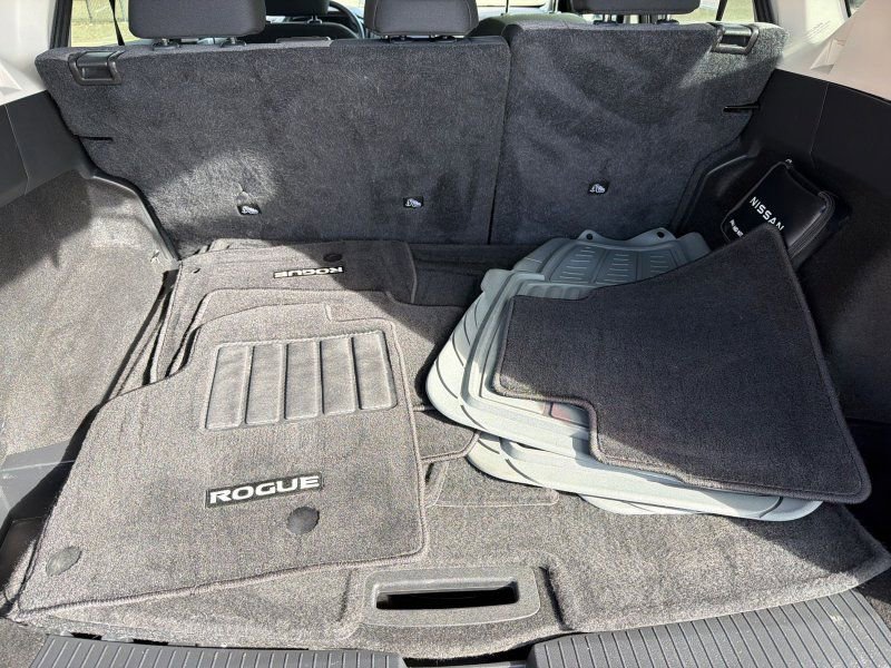 Used 2022 Nissan Rogue SV AWD/4WD image 17