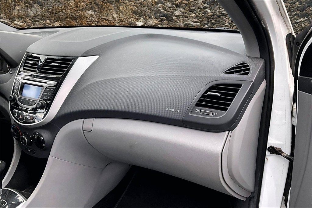 Used 2012 Hyundai Accent SE image 14