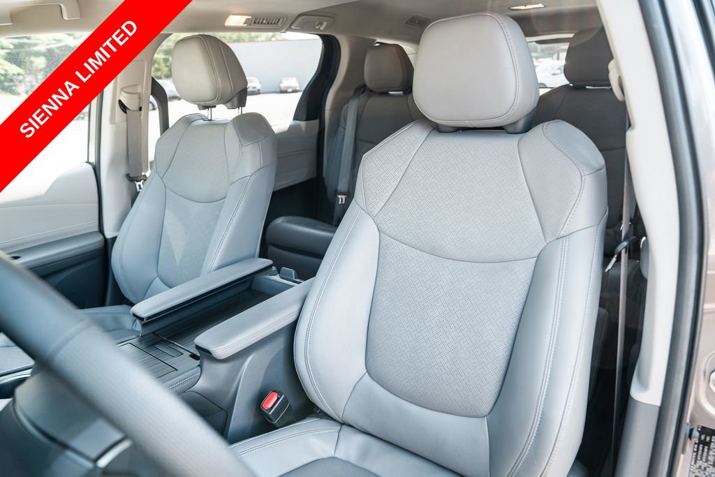 Certified 2023 Toyota Sienna Limited FWD image 27