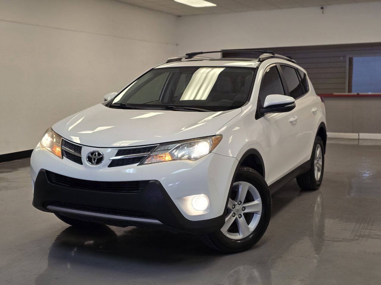 Used 2013 Toyota RAV4 XLE FWD image 2