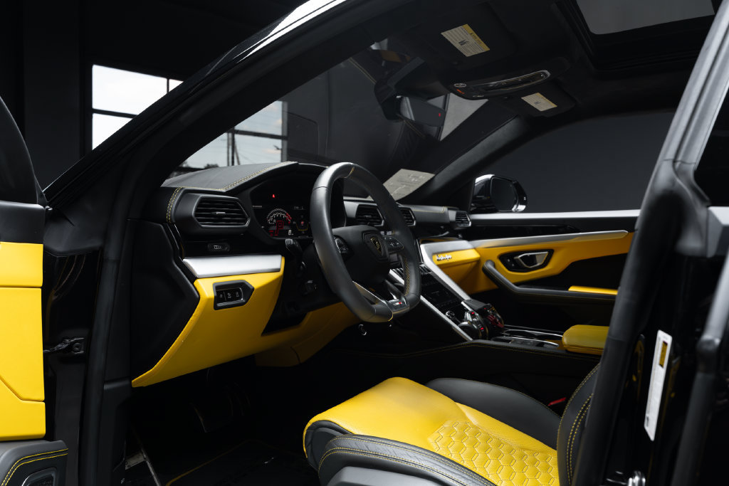 Used 2020 Lamborghini Urus AWD/4WD image 22